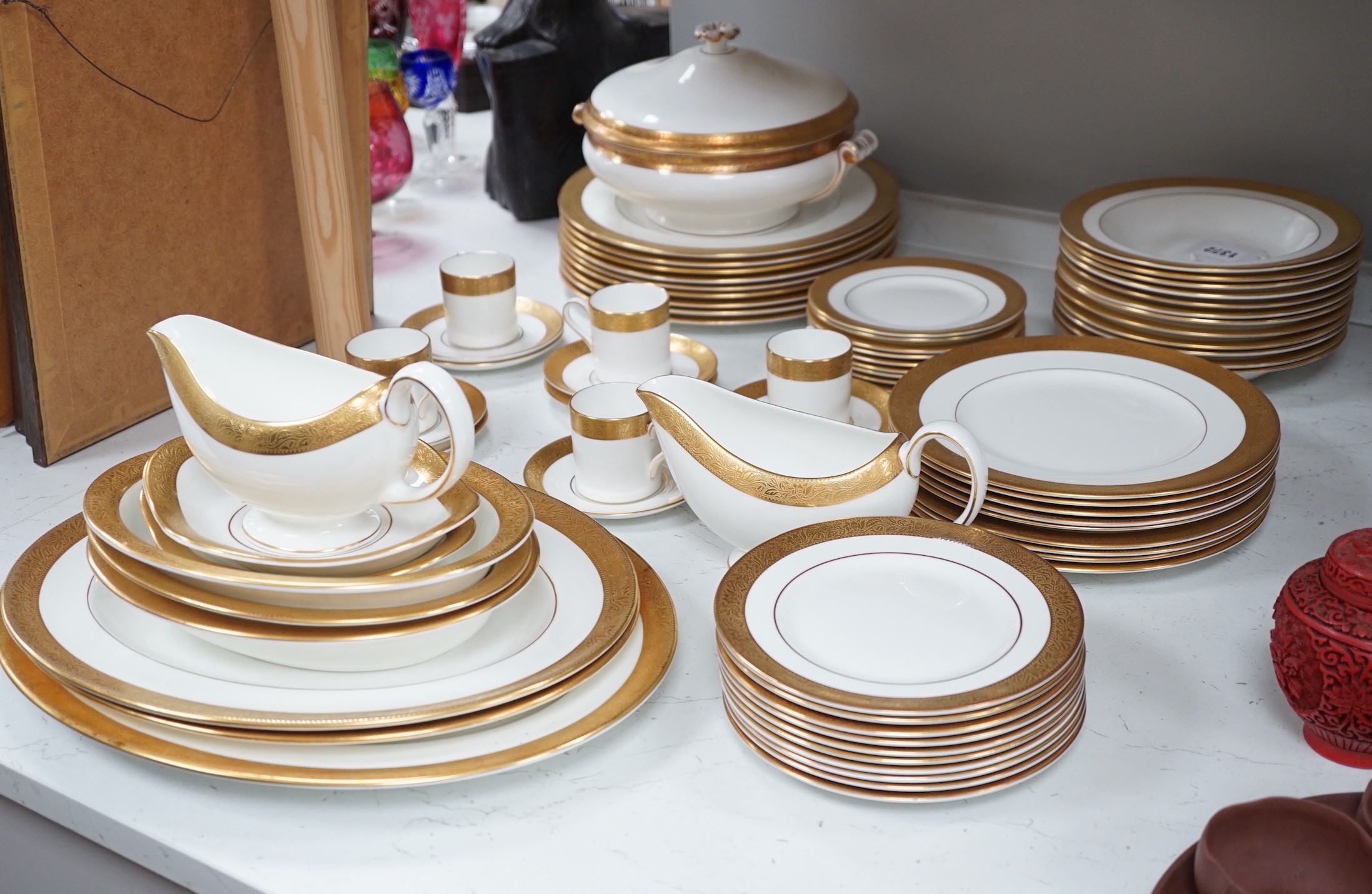 A Wedgwood Ascot pattern dinner service